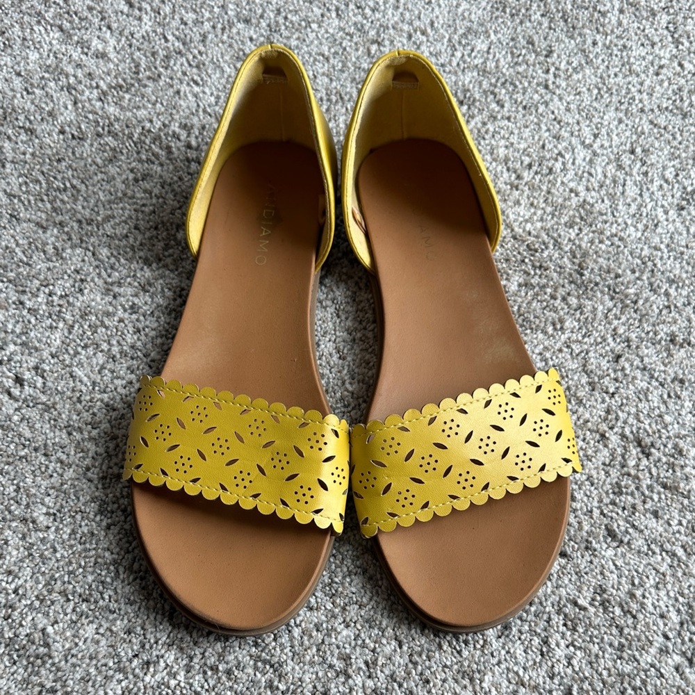Chic Yellow Cutout Sandals